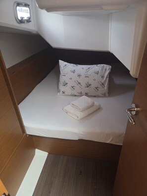Room - Sibenik Sun-soaked Sailing: A Luxurious Croatian Voyage (Pirovac)