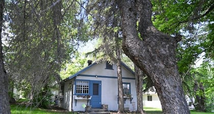 Quaint cabin at the Lake