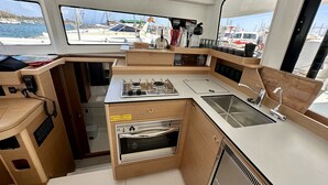 Private kitchen - Sun-Kissed Sailing Adventure in Islas Baleares, Mallorca (Port de Pollença)
