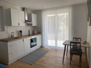 Fridge, oven, dishwasher, cookware/dishes/utensils - Studio Bossihang Appartement/Fewo, Dusche oder Bad, WC, 1 Schlafraum by Interhome (Lenzerheide)