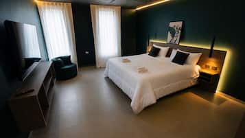 In-room safe, laptop workspace, blackout curtains, soundproofing