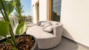 Exclusive Studio, City View | Balcony