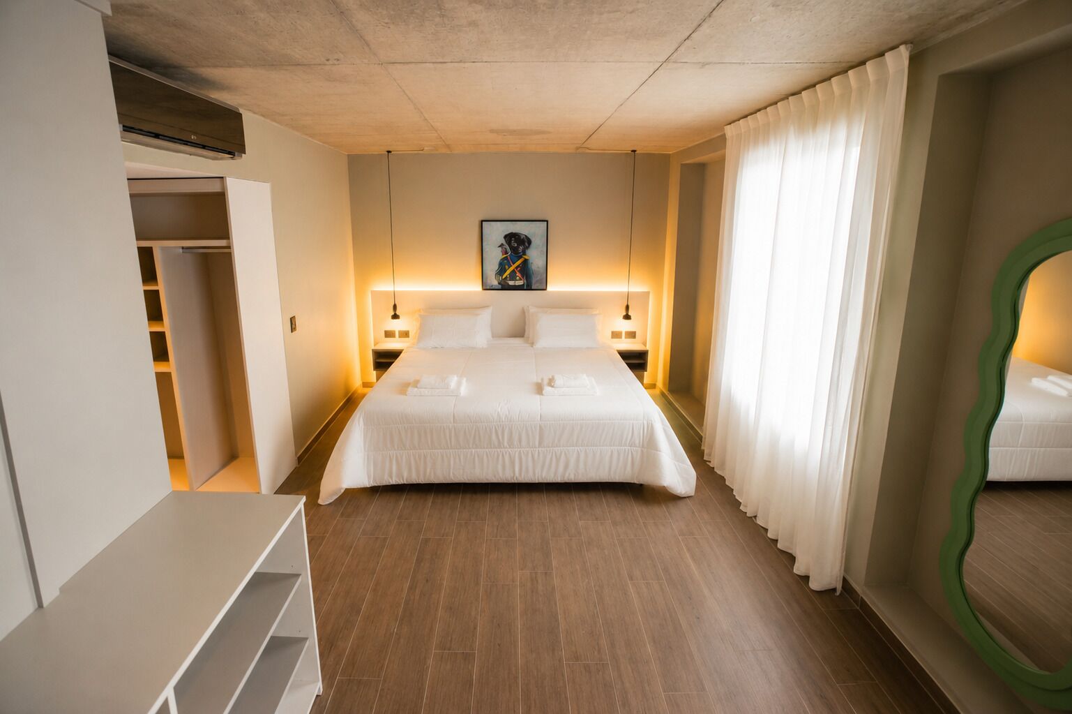 Standard Studio | In-room safe, laptop workspace, blackout curtains, soundproofing