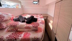 Room - Sun-Kissed Sailing Adventure in Split, Croatia (Split)
