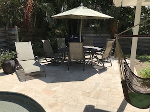 Outdoor dining - Private paradise w/ all beach supplies & toys! (Holmes Beach)
