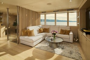 Living area - Sun-Kissed Sailing Adventure in Split, Croatia (Split)