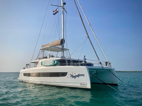 Caribbean Bliss: Sun-soaked Sailing Adventure from Belize to Cayo Ámbar Gris, San Pedro