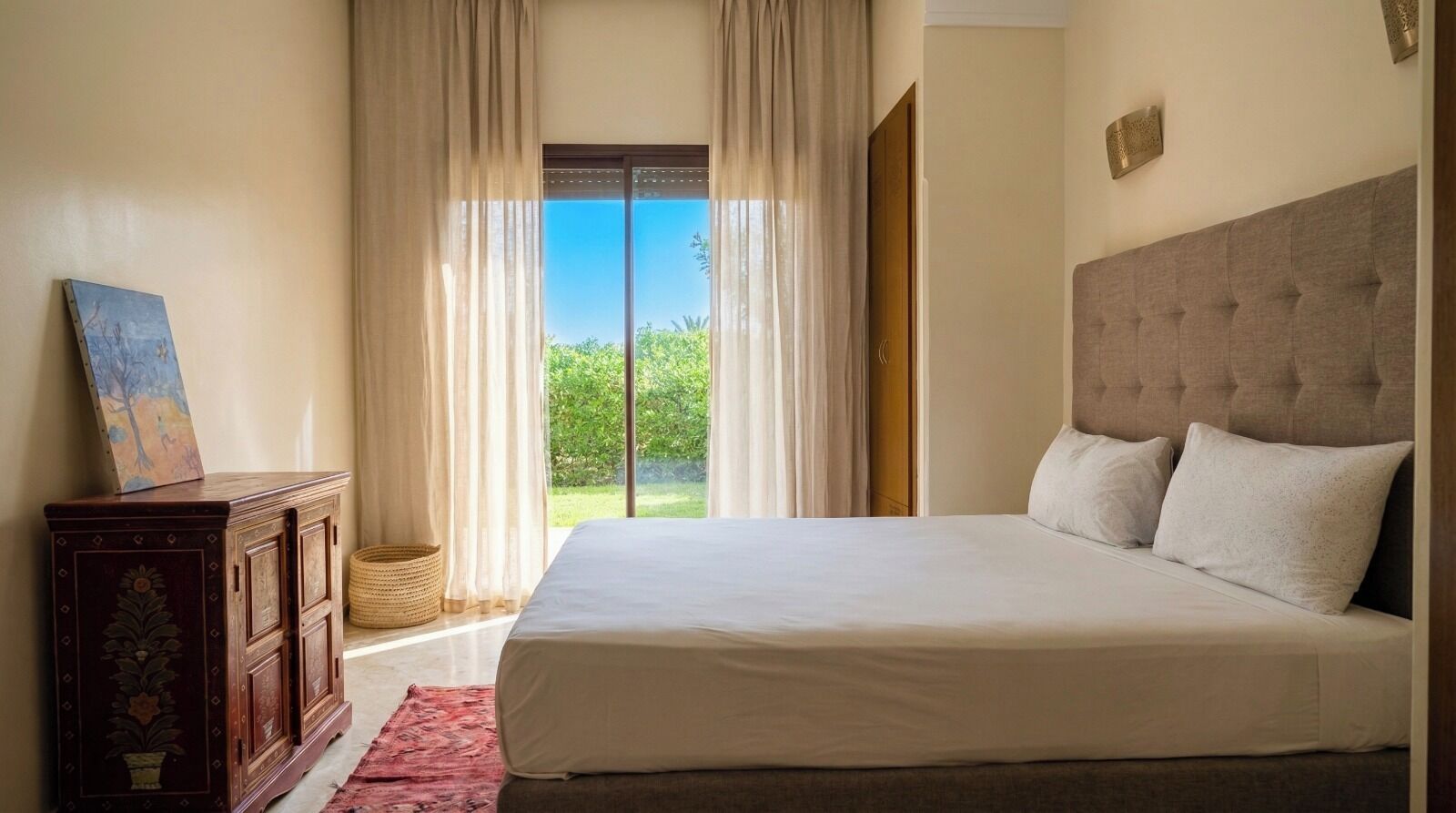 3 bedrooms, iron/ironing board, bed sheets