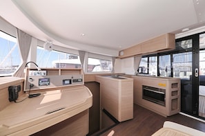 Private kitchen - Sun-Kissed Sailing Adventure in Zadar, Croatia (Bibinje)