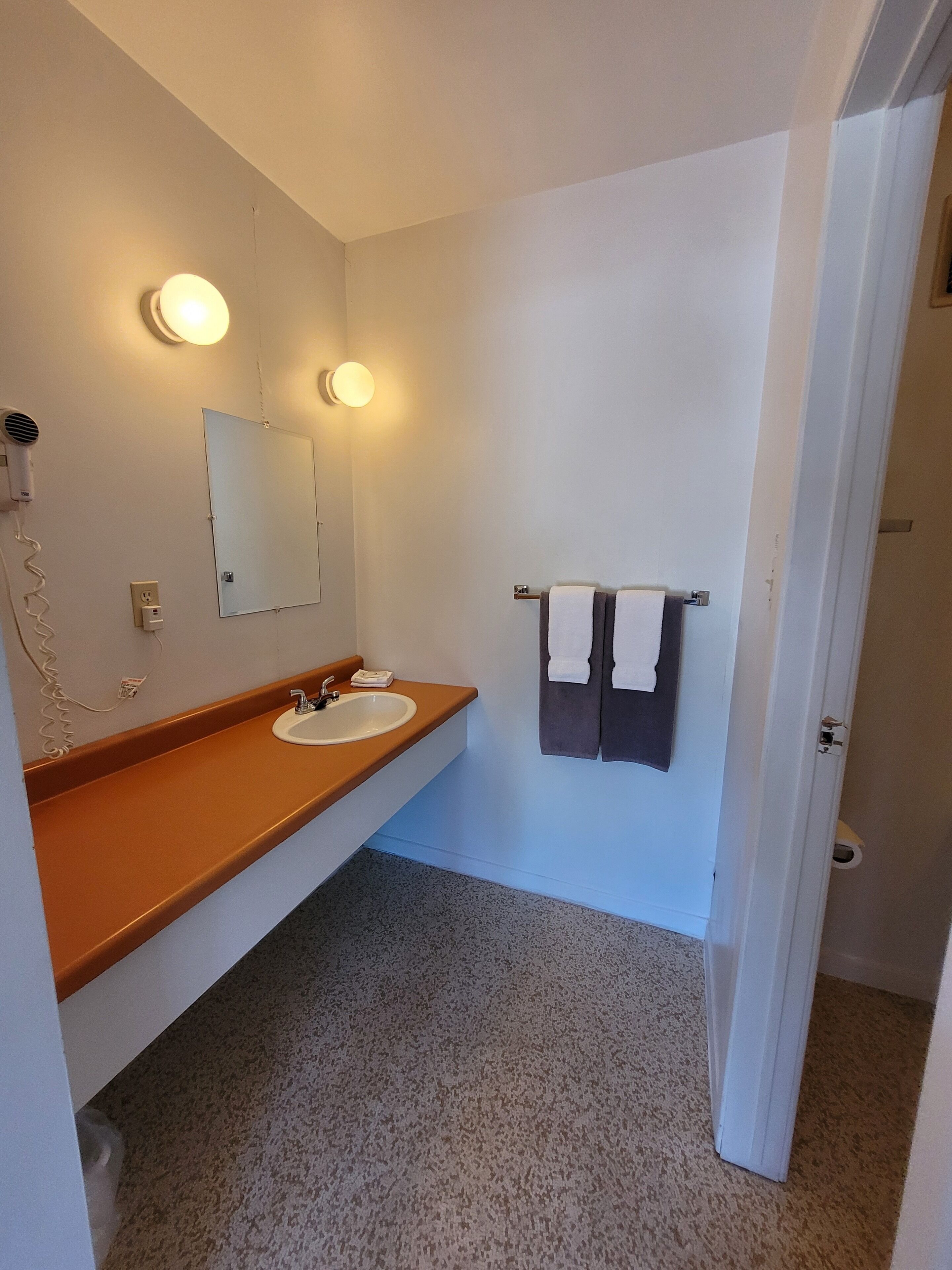 Economy Single Room | Bathroom