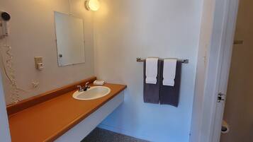 Economy Single Room | Bathroom