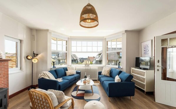 TV, offices - Villa Coucous-relax and unwind just near the beach (Koksijde)