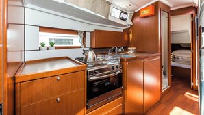 Private kitchen - Sun-Kissed Sailing Adventure in Zadar, Croatia (Biograd na moru)