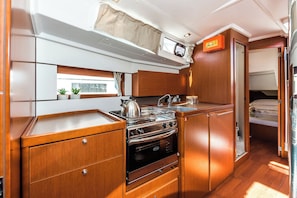 Private kitchen - Sun-Kissed Sailing Adventure in Zadar, Croatia (Biograd na moru)