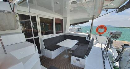 Sonnenverwöhntes Segelabenteuer in Phuket