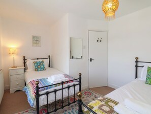 3 bedrooms, free WiFi, individually decorated, individually furnished - 4 Studley Terrace (Whitby)