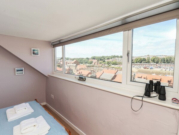 3 bedrooms, free WiFi, individually decorated, individually furnished - 4 Studley Terrace (Whitby)