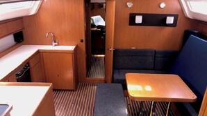 Interior - Sun-Kissed Sailing Adventure in Islas Sarónicas (Alimos)