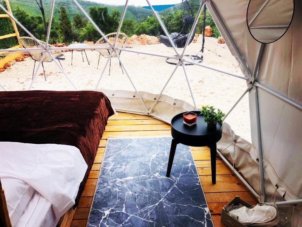 WiFi, bed sheets