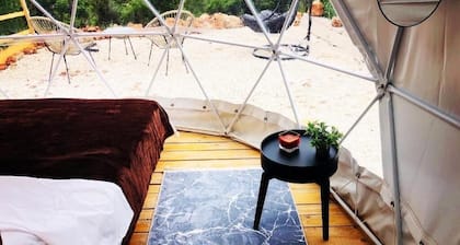 Stone Rose – Private Living. 3 Apartments & 5 Glamping Tents in Rose, Luštica