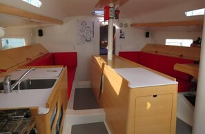 Interior - Sun-Kissed Sailing Adventure in Antiguo Puerto de La Rochelle (La Rochelle)