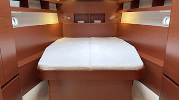 2 間睡房、房內夾萬