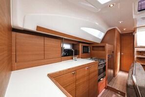 Private kitchen - Sun-Kissed Sailing Adventure in Zadar, Croatia (Zadar)