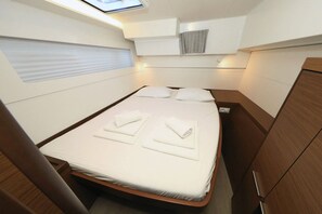 Room - Sun-Kissed Sailing Adventure in Zadar, Croatia (Bibinje)
