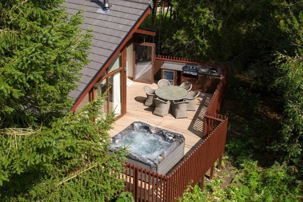 Studio (3 Bedrooms) | Front of property