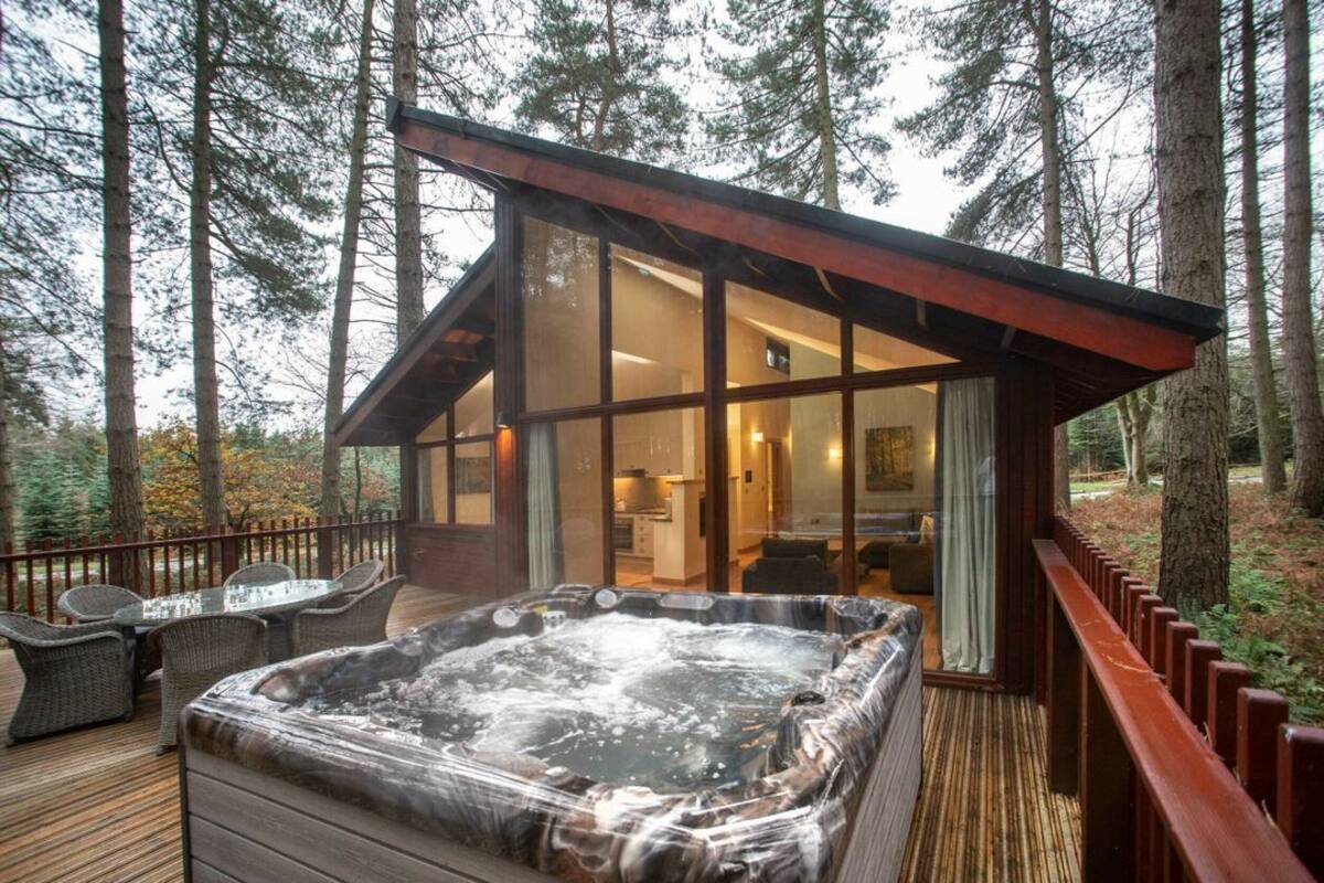 Studio (2 Bedrooms) | Front of property