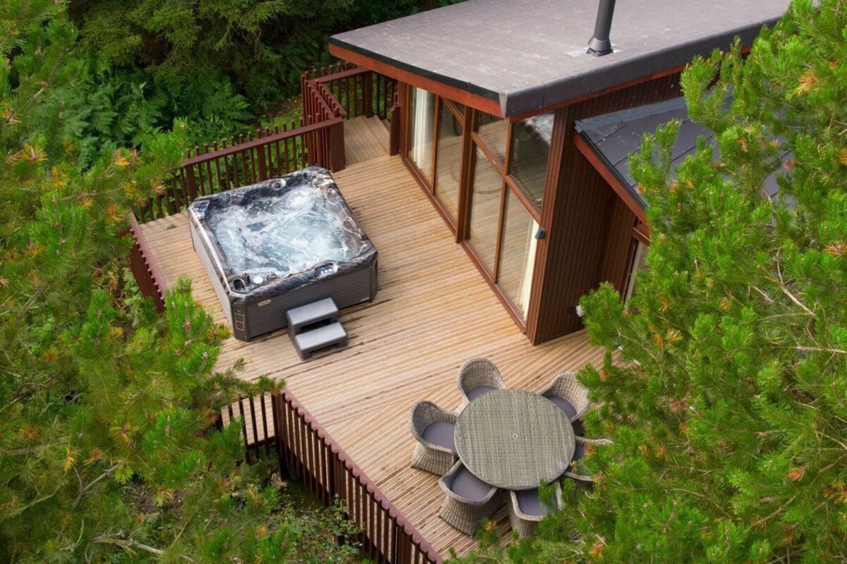 Studio (3 Bedrooms) | Front of property