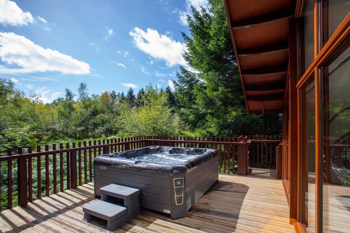 Studio (3 Bedrooms) | Front of property