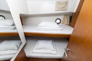 Room - Sun-Kissed Sailing Adventure in Zadar, Croatia (Zadar)