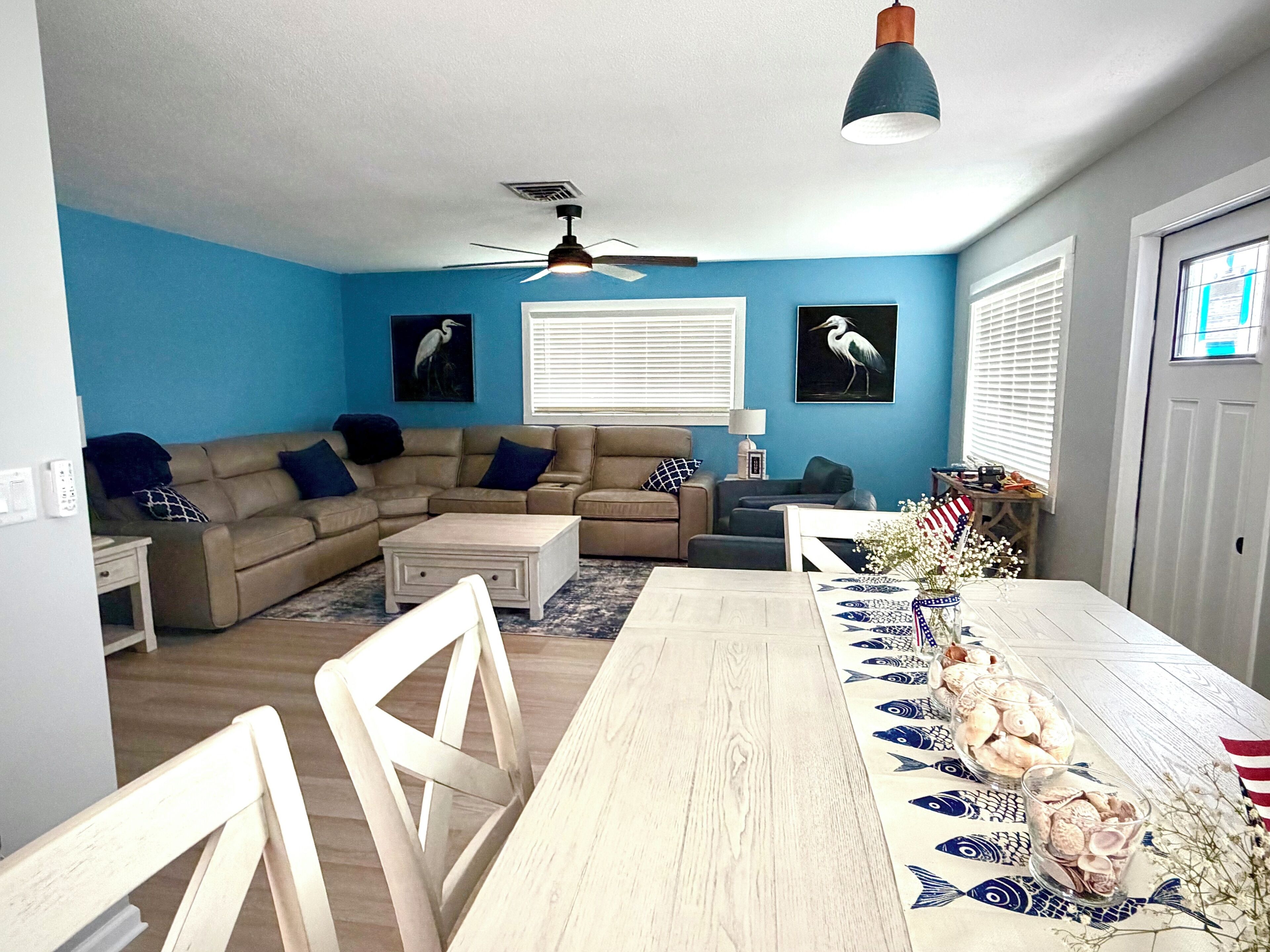 Beach Retreat, Fully Stocked Luxury Villa. Walk To Beach, Live Music & Dining - Englewood, FL