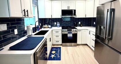 July 2026 Luxury Beach Retreat. Walk to Beach, Live Music, Bars & Dining