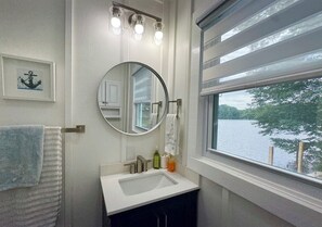 Hair dryer, towels, soap, toilet paper - Delightful lake cabin minutes from Stone Mountain (Snellville)