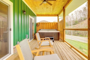 Interior - Gateway to Dollywood! Cozy Smoky Mtn Cabin (Pigeon Forge)