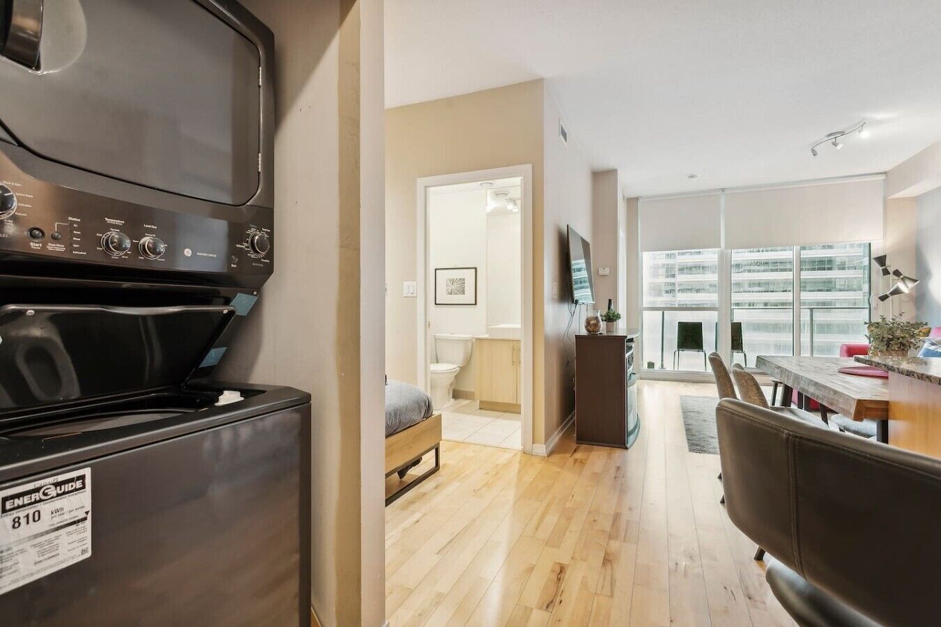 Central 1 Bedroom 2 Bed Condo | Downtown + Parking - Toronto