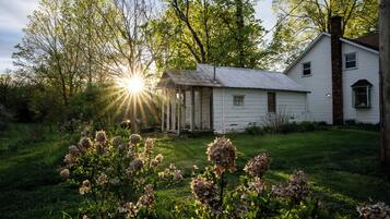 Cabaña Deluxe, vista al jardín | Áreas de la propiedad
