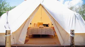 Deluxe Tent, Garden View | Bed sheets