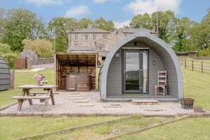 Outdoor dining - Greendale Glamping - Sunrise Pod (Chatburn)