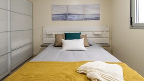 Internet, bed sheets - GuestReady - 01C Livian Suites Ext 4 Pax (Las Palmas de Gran Canaria)