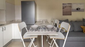 Dining - GuestReady - 01C Livian Suites Ext 4 Pax (Las Palmas de Gran Canaria)