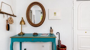 A teal console table with a mirror, a lamp, a small bowl, and a decorative item. - GuestReady - Casa Dey with terrace (Telde)