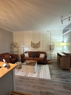 Living area - Downtown Atlanta Boho Oasis (Atlanta)