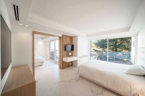 5 bedrooms, desk, iron/ironing board, free WiFi - EXCEPTIONAL 200M² LUXURY APT, NESTLED ON THE PRESTIGIOUS BOULEVARD DE MONTFLEURY (Saint-Pierre-du-Mont)