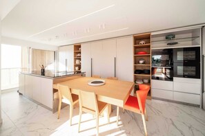 Dining - EXCEPTIONAL 200M² LUXURY APT, NESTLED ON THE PRESTIGIOUS BOULEVARD DE MONTFLEURY (Saint-Pierre-du-Mont)