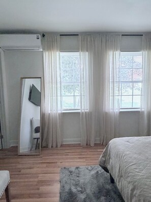 1 bedroom, iron/ironing board, WiFi, bed sheets - Tranquil 1-bedroom house in quiet residential neighborhood near the airport, (Charlotte)