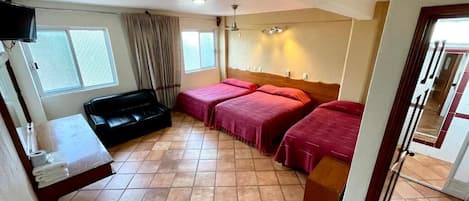 Habitacion triple mixta | Truy cập Internet không dây miễn phí