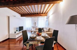 Living area - Medieval Suite in Piazza Trento-Trieste, Ferrara (Ferrara)